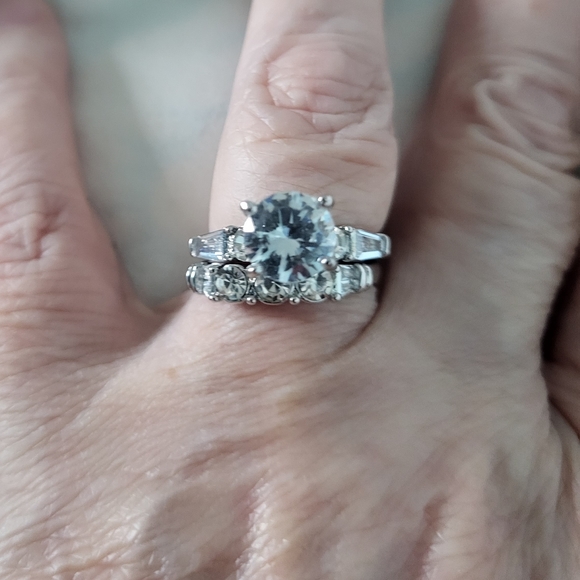 BRILLIANT ROUND CUT & BAUGETTE AUSTRIAN CRYSTALS RING SET - Picture 1 of 10